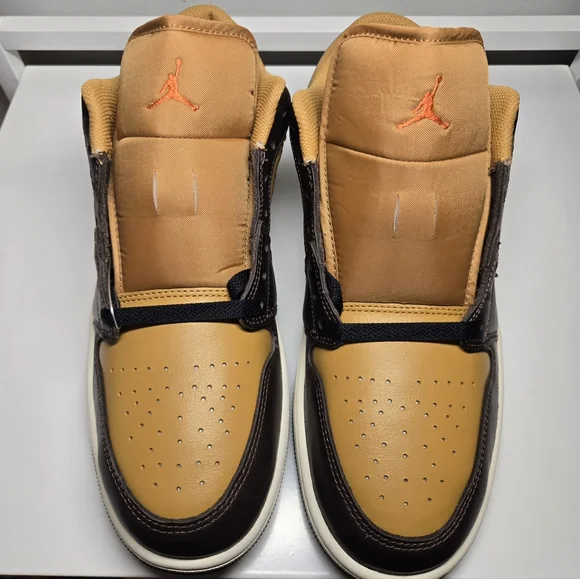 Nike Air Jordan 1 Low Mens Brown New With Box Sneakers NIB  display picture 3